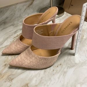 size 7 Express heels